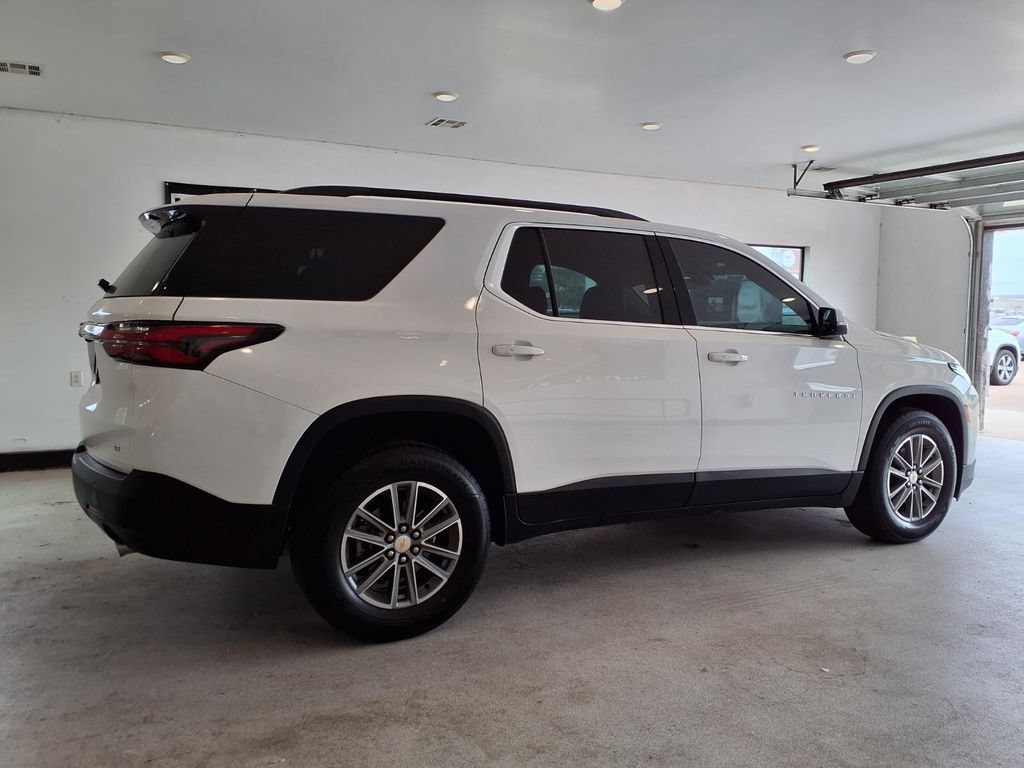 Used 2023 Chevrolet Traverse LT FWD image 17