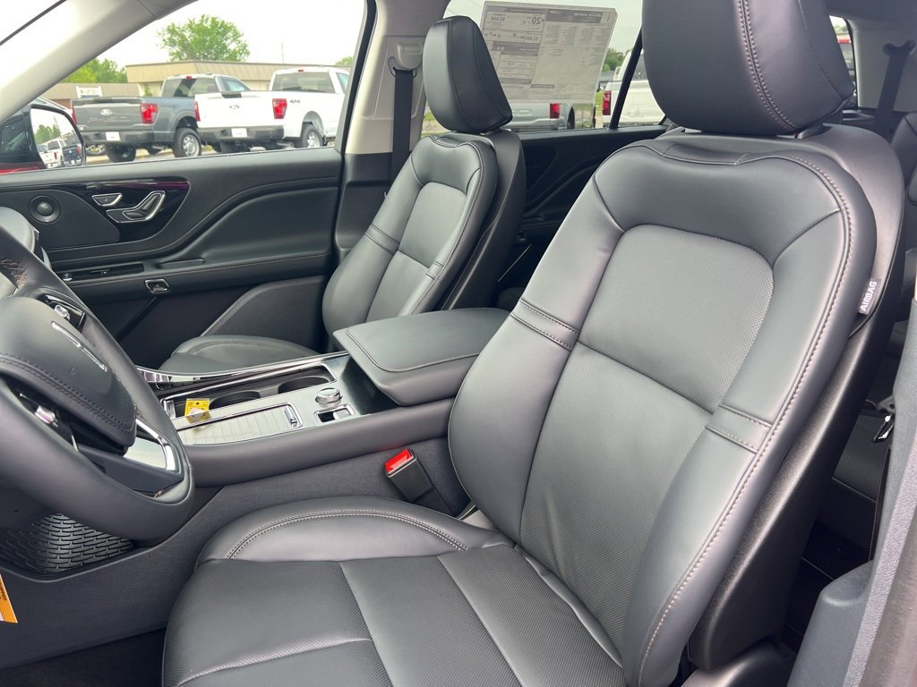 New 2025 Lincoln Aviator AWD w/ Jet Appearance Package image 18
