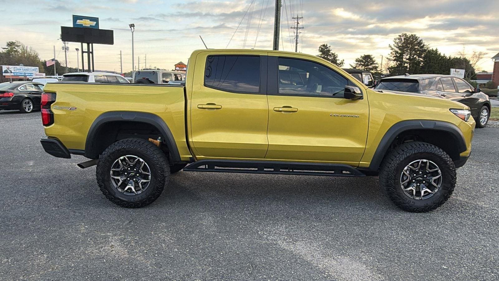 Used 2023 Chevrolet Colorado ZR2 w/ ZR2 Convenience Package III AWD/4WD image 3