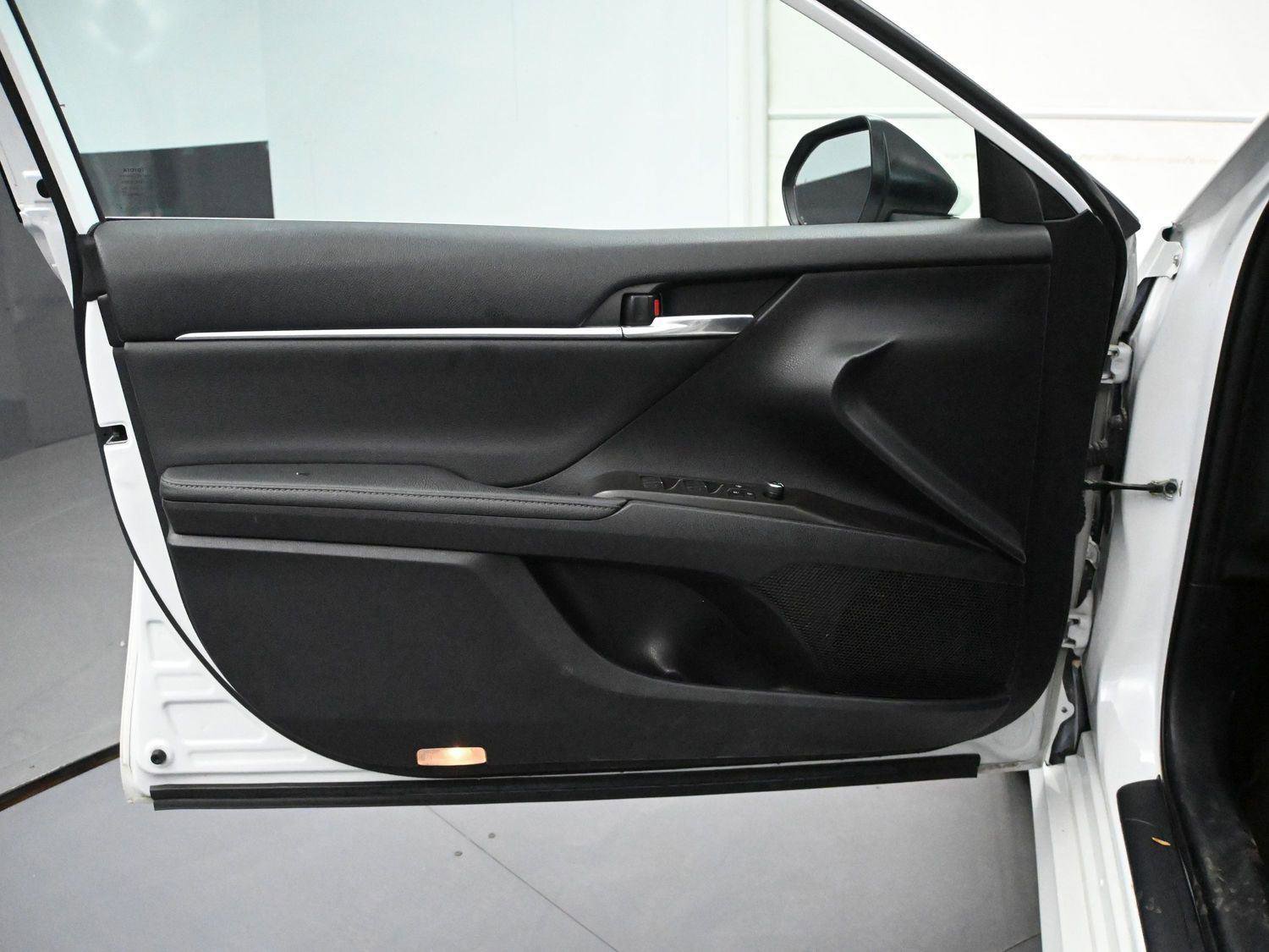Used 2022 Toyota Camry XLE FWD image 10