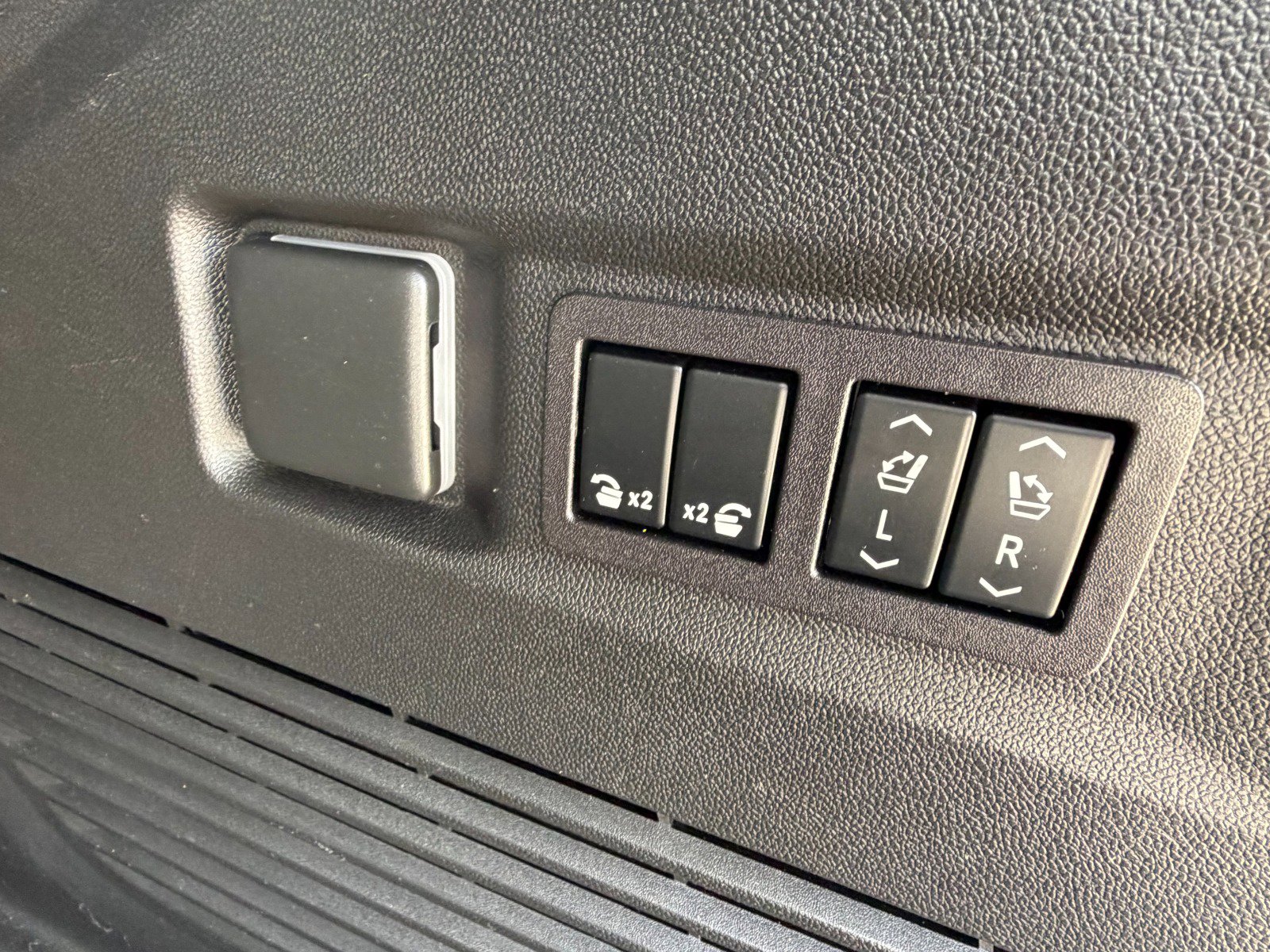 Certified 2023 GMC Yukon AT4 image 27