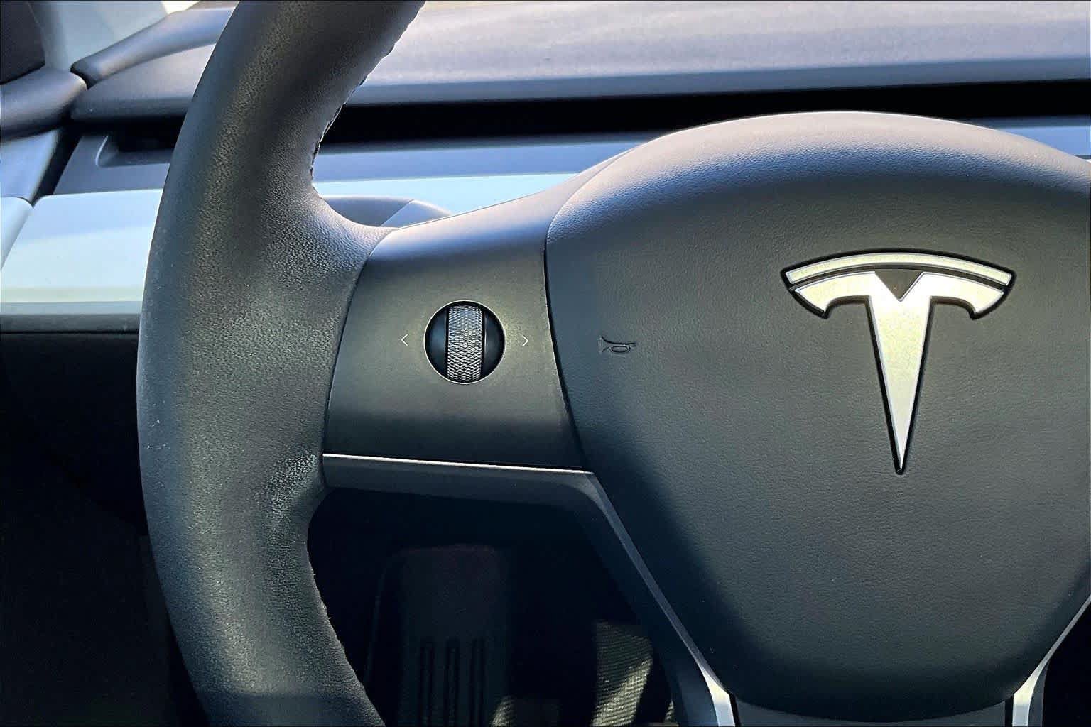 Used 2024 Tesla Model Y 2WD image 22
