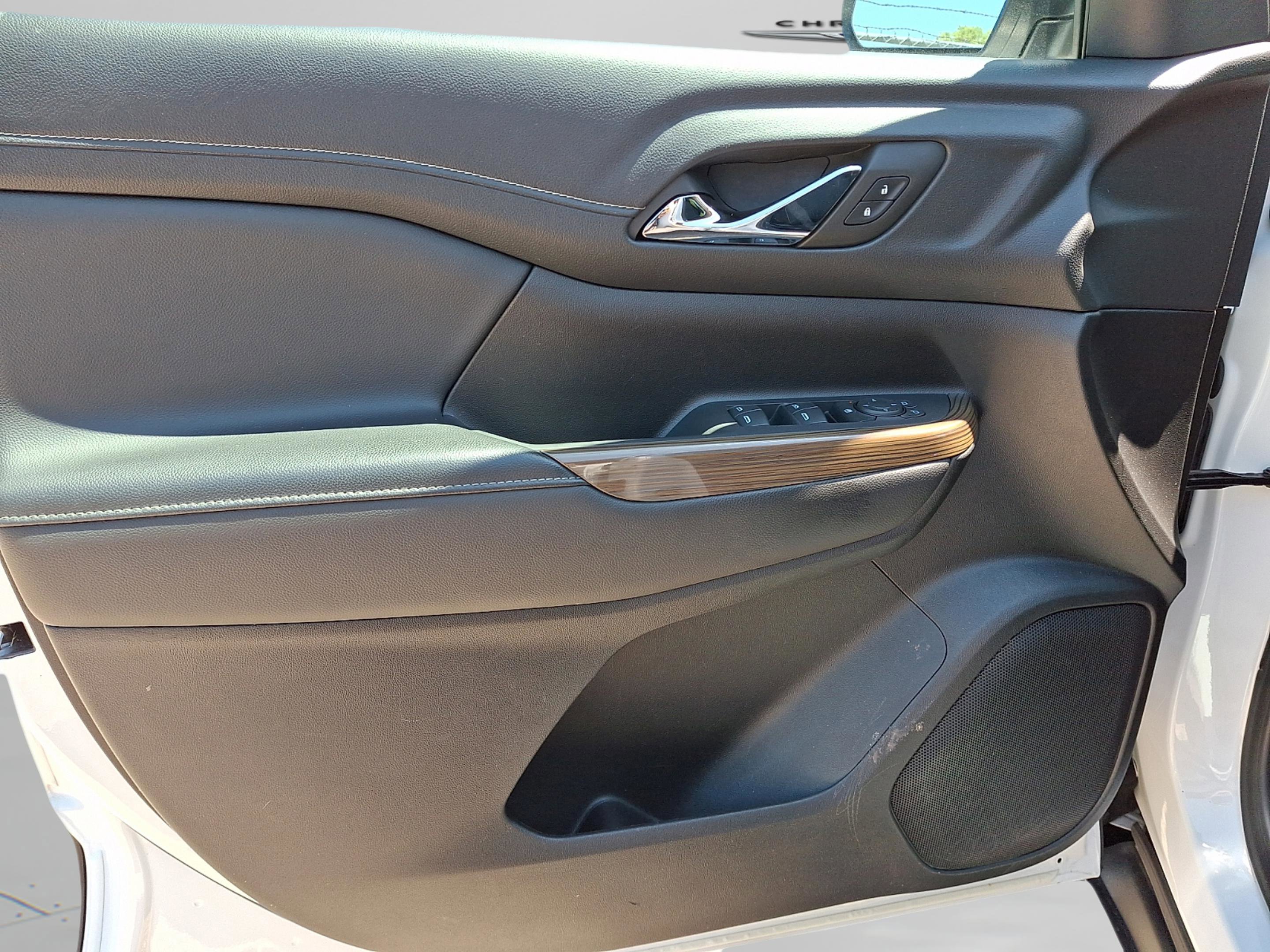 Used 2023 GMC Acadia SLE FWD image 10