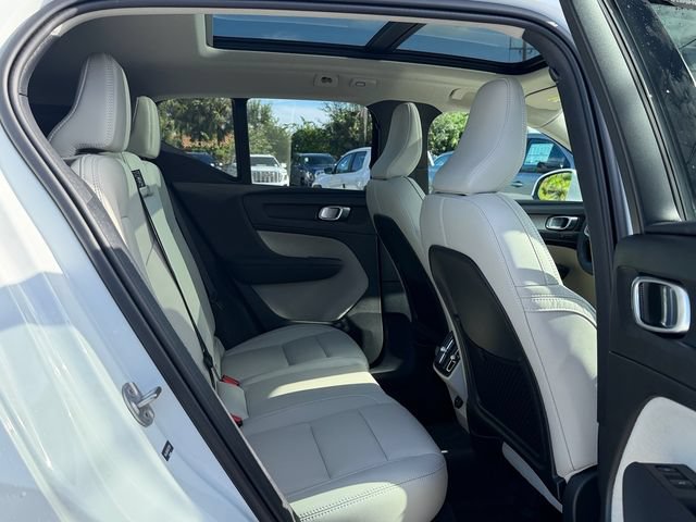 Certified 2024 Volvo XC40 B5 Plus w/ Protection Package AWD/4WD image 17