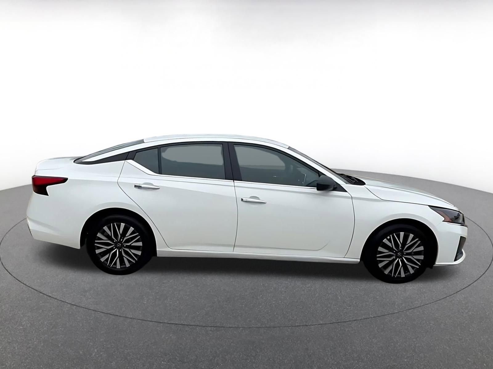 Used 2025 Nissan Altima 2.5 SV FWD image 16