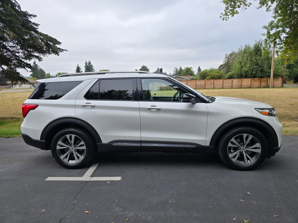 Used 2020 Ford Explorer Platinum w/ Premium Technology Package image 8