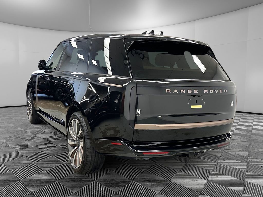 New 2026 Land Rover Range Rover SV image 2