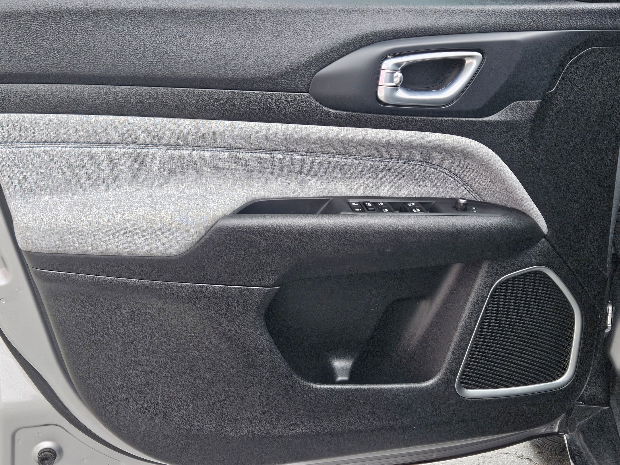 Used 2023 Jeep Compass Latitude w/ Convenience Group image 18