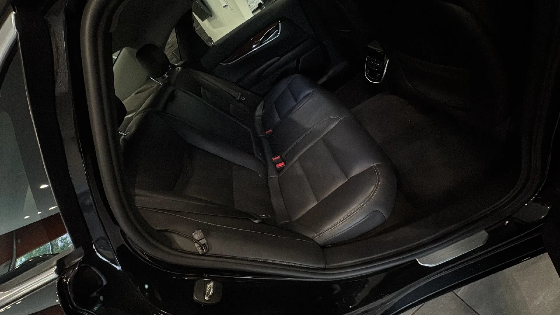 Used 2014 Cadillac XTS Luxury w/ Driver Awareness Package FWD image 21