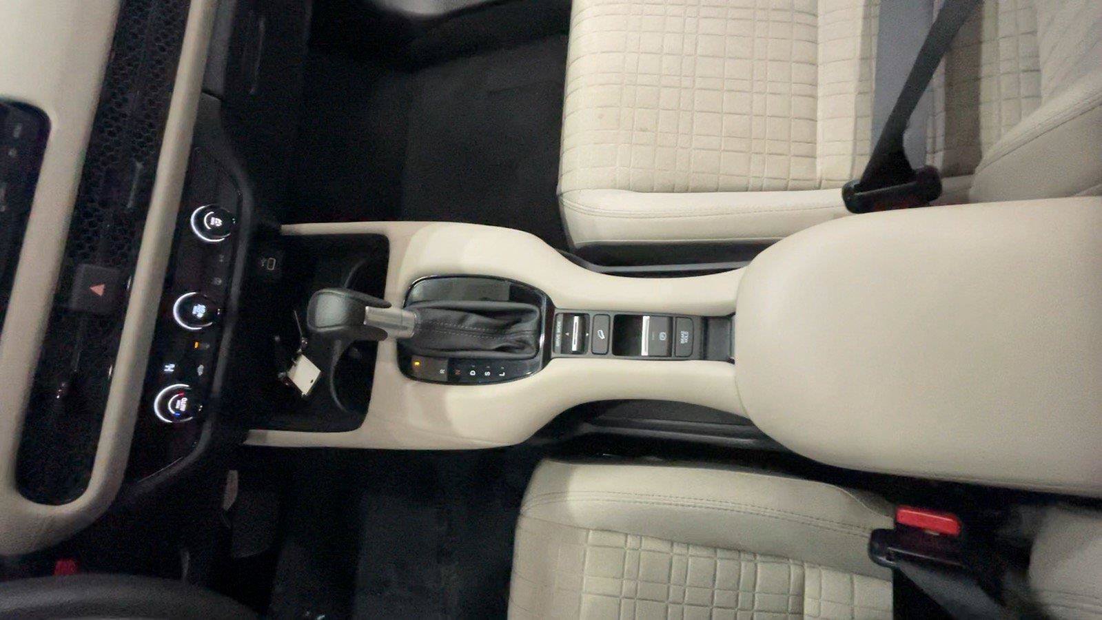 Certified 2024 Honda HR-V LX image 40