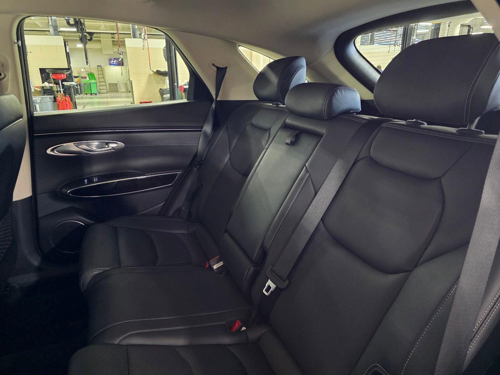 Used 2025 Genesis GV70 2.5T image 14