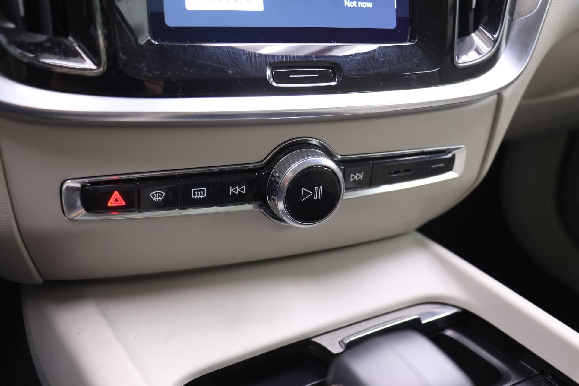 Certified 2023 Volvo V60 B5 Cross Country Plus w/ Climate Package image 9