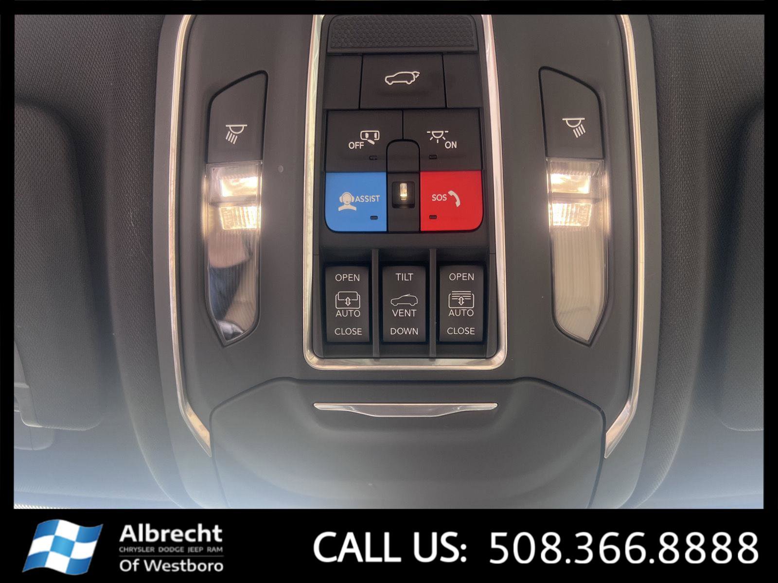 Used 2025 Jeep Grand Cherokee Limited AWD/4WD image 29