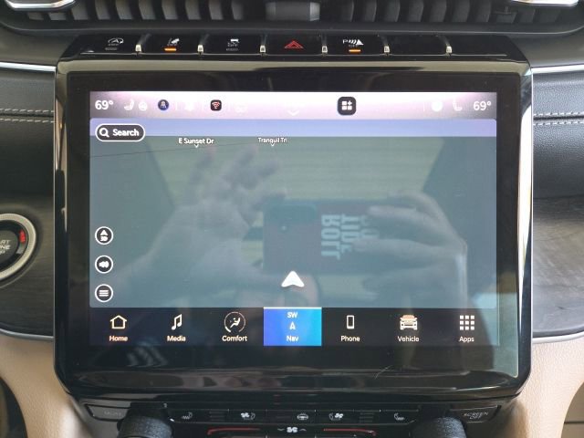 Used 2022 Jeep Grand Cherokee L Limited w/ Luxury Tech Group II image 8