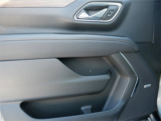 Used 2024 Chevrolet Suburban Premier image 12