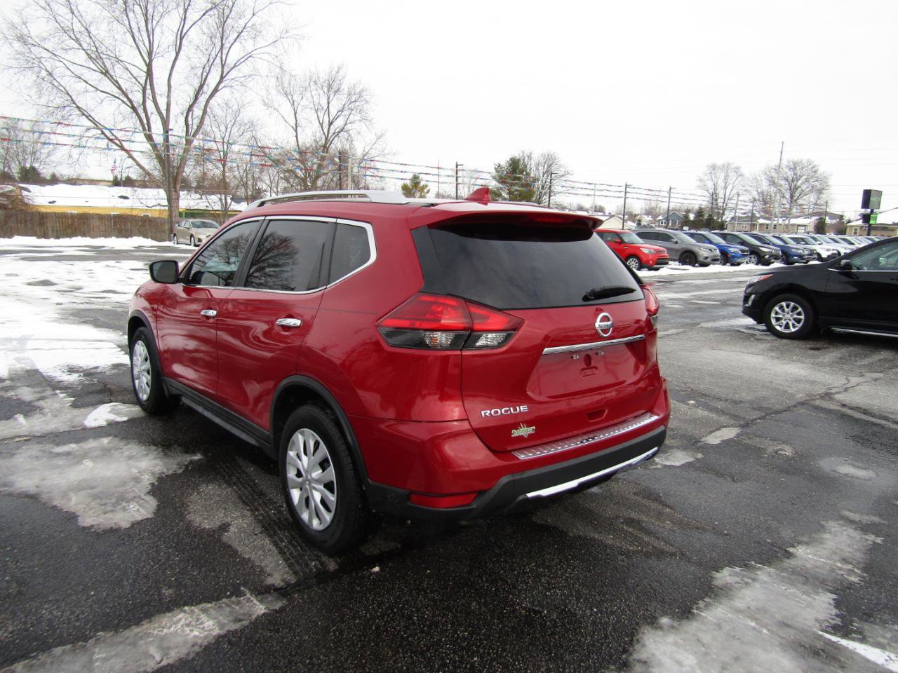 Used 2017 Nissan Rogue S w/ S Appearance Package FWD image 5