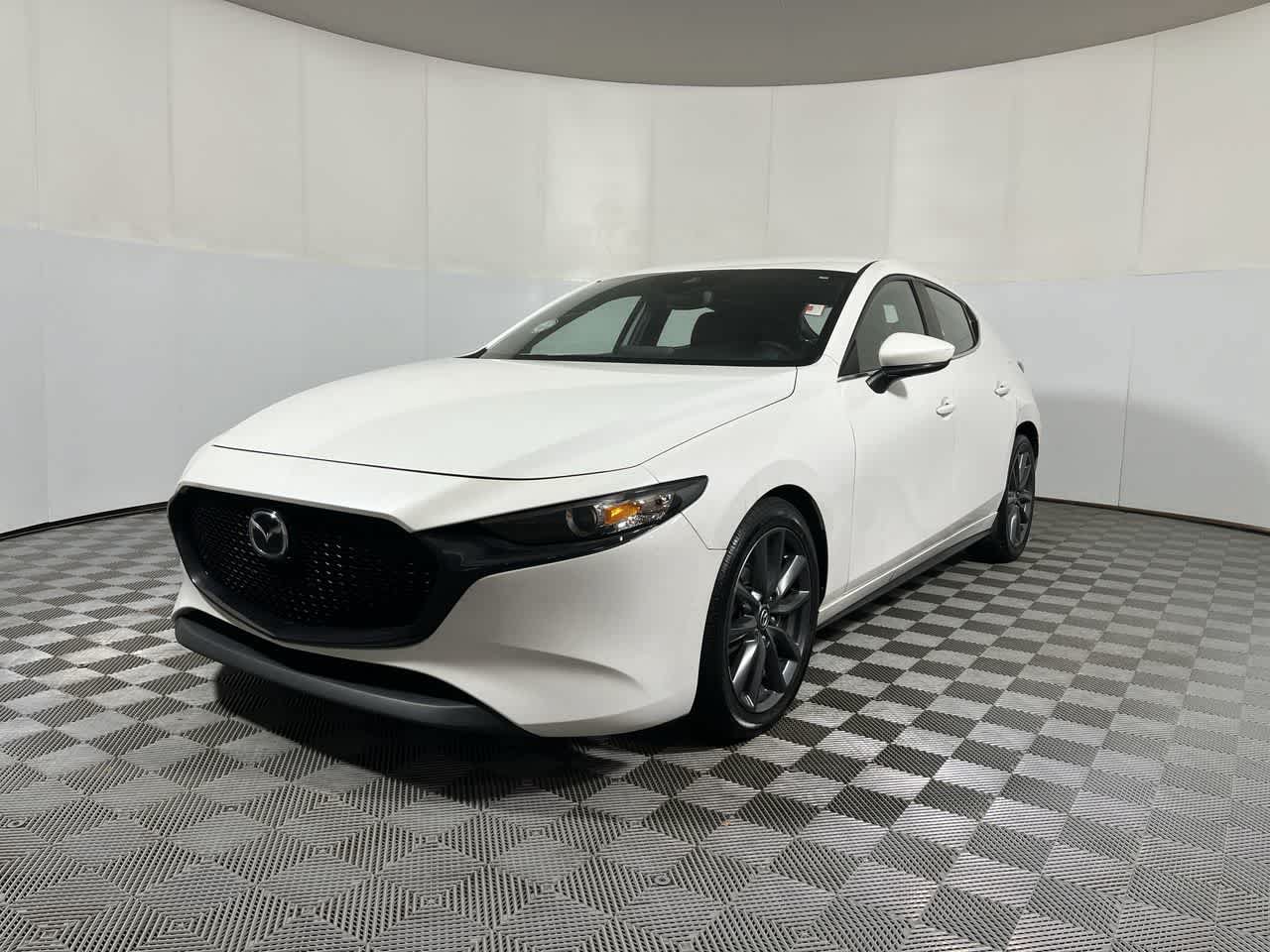 Used 2019 MAZDA MAZDA3 Hatchback w/ Preferred Package FWD image 4