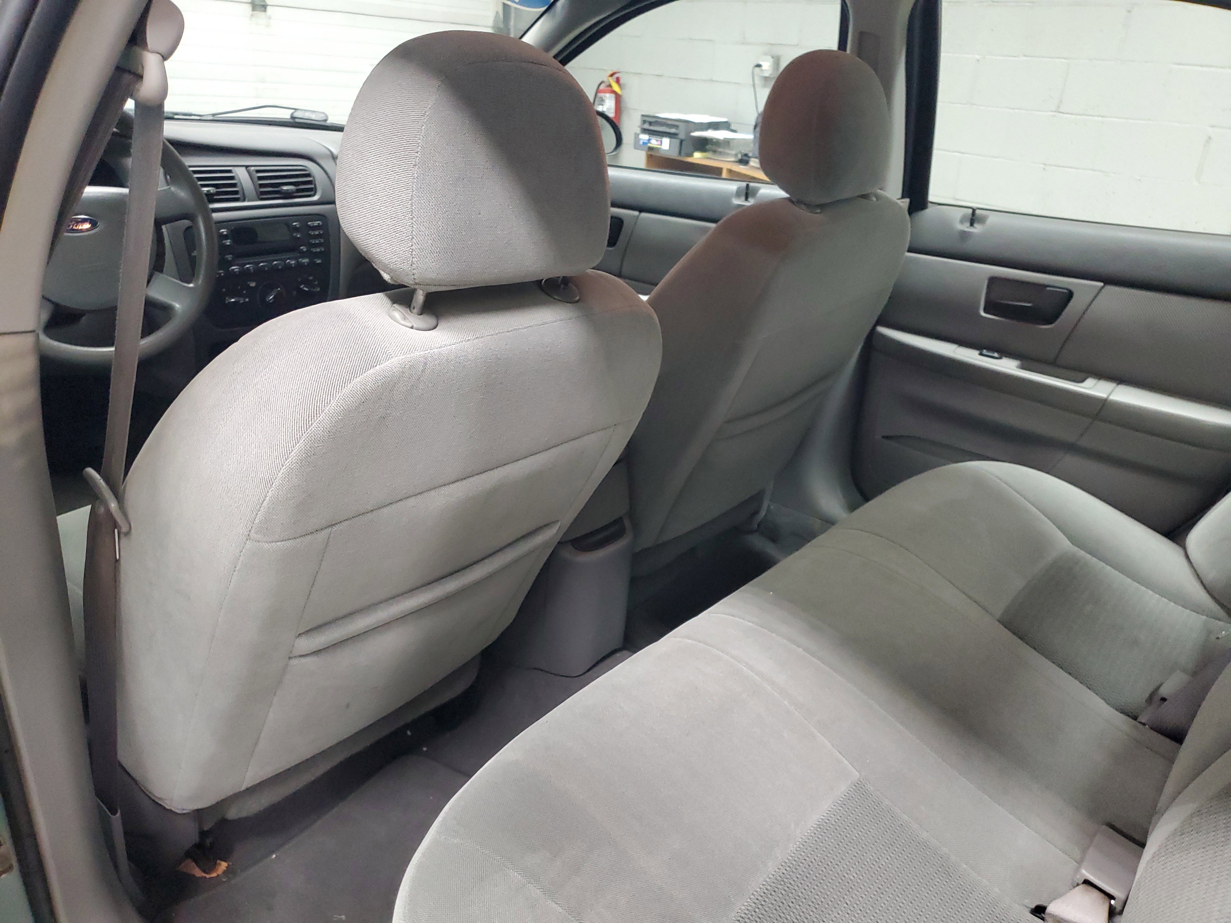Used 2005 Ford Taurus SE FWD image 11