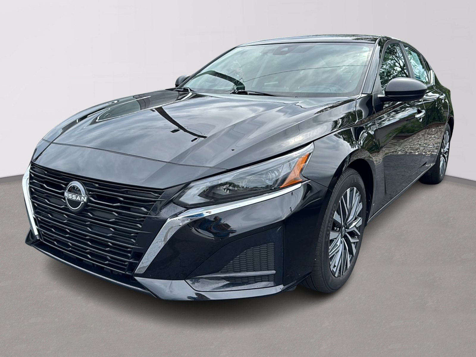 Used 2025 Nissan Altima 2.5 SV FWD image 1