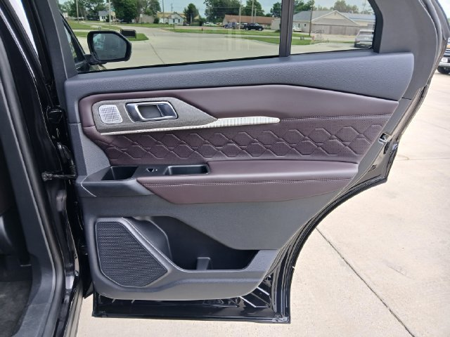 Used 2025 Ford Explorer Platinum w/ LUX Leather Package AWD/4WD image 22