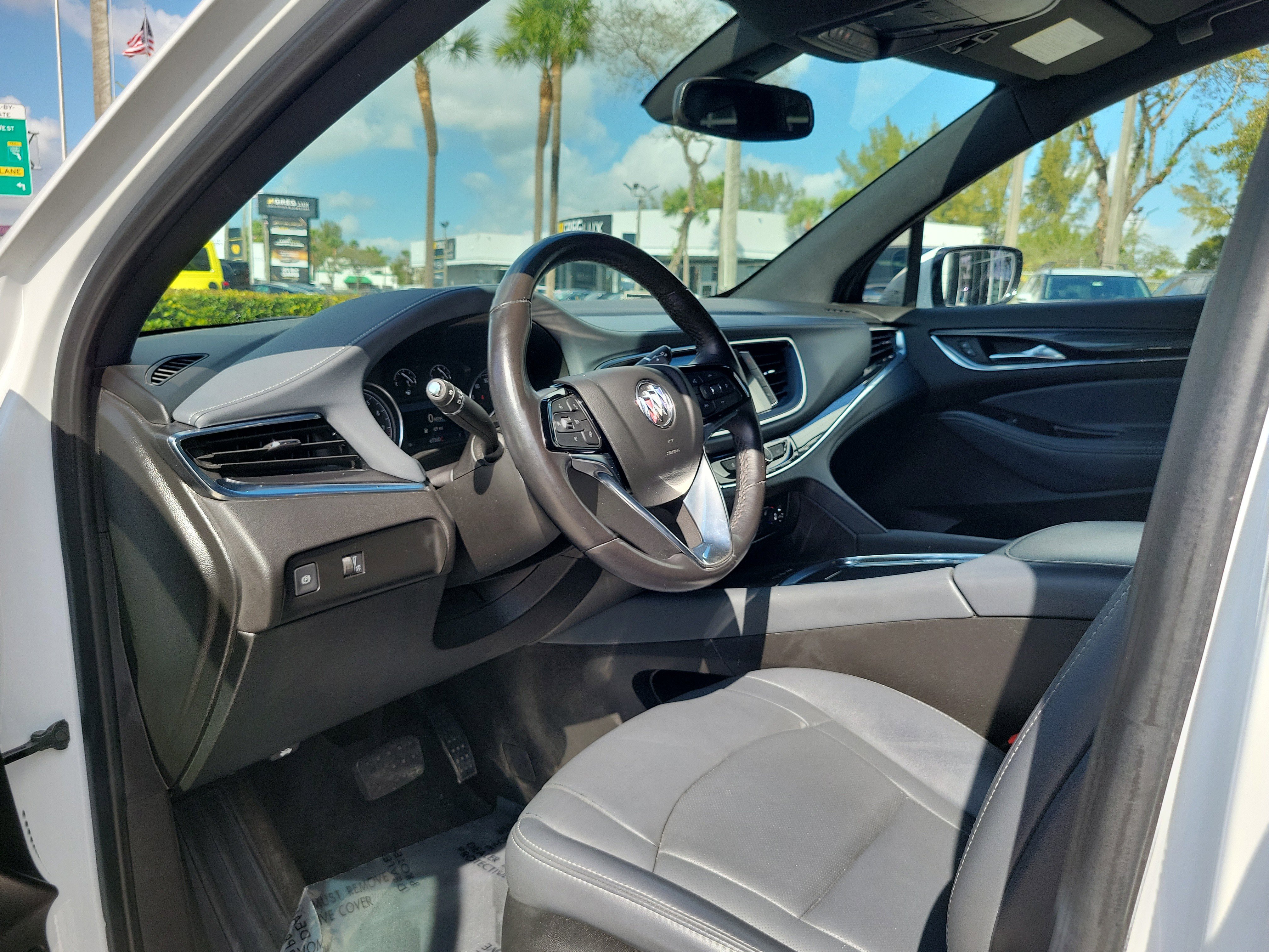 Used 2023 Buick Enclave Essence image 9