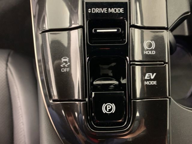 Used 2025 Toyota Crown Signia Limited image 27