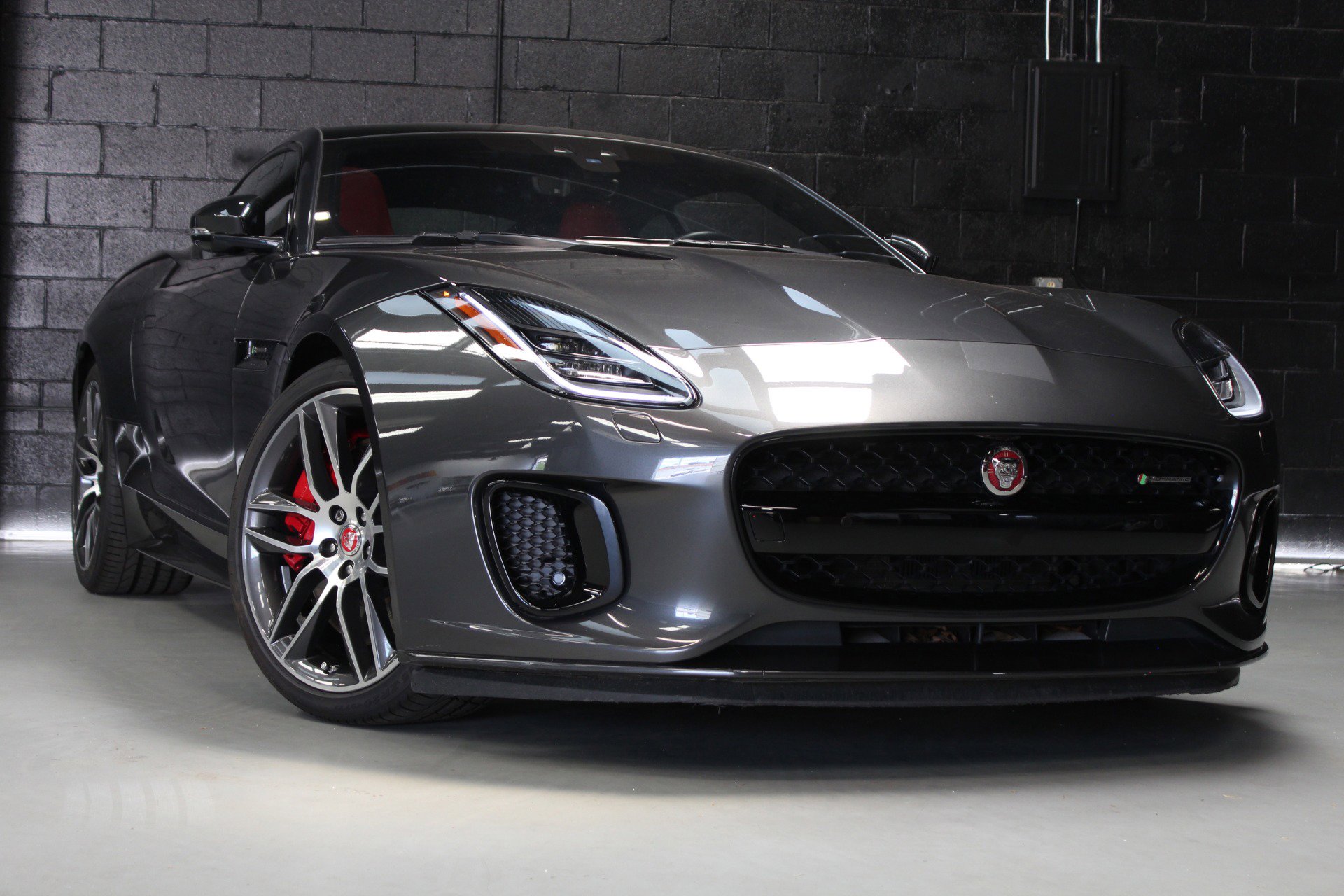 Used 2020 Jaguar F-TYPE R-Dynamic image 9