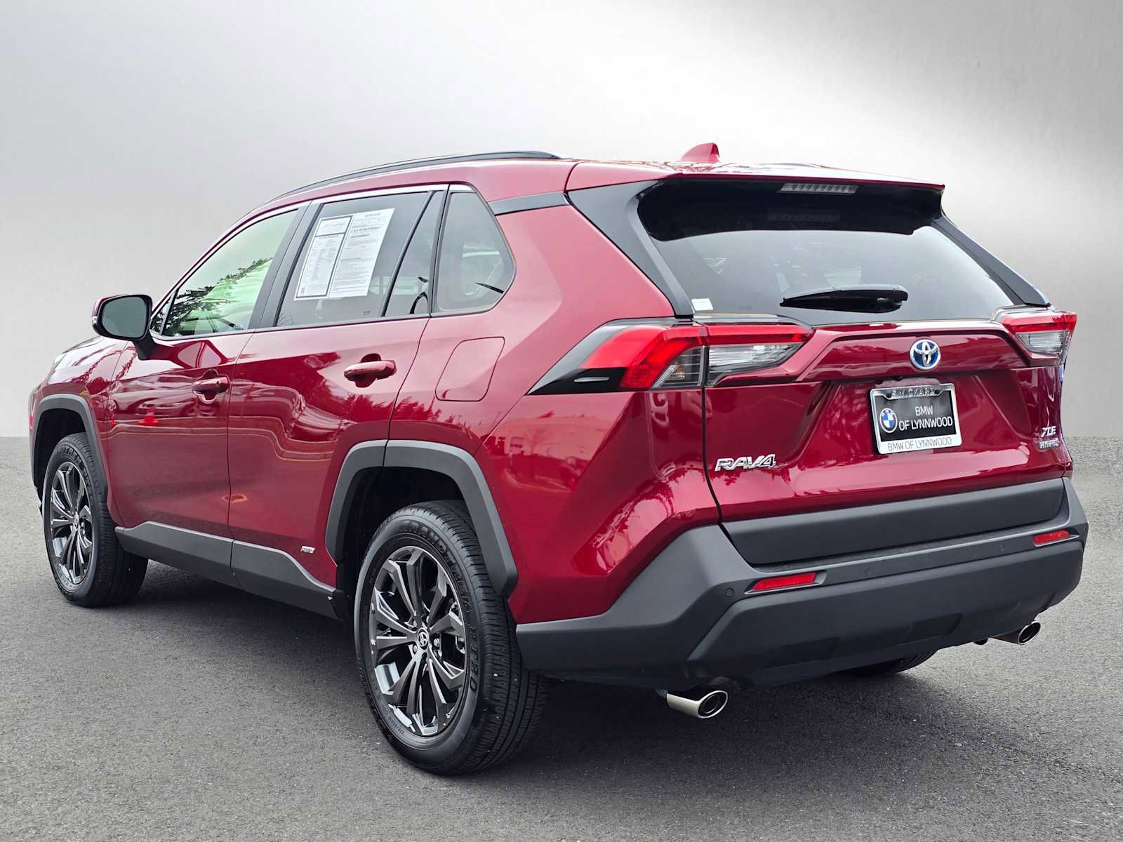 Used 2023 Toyota RAV4 XLE Premium AWD/4WD image 5