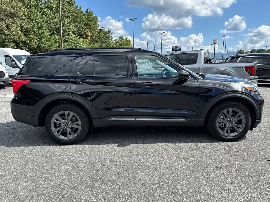 Used 2023 Ford Explorer XLT w/ Equipment Group 202A AWD/4WD image 8