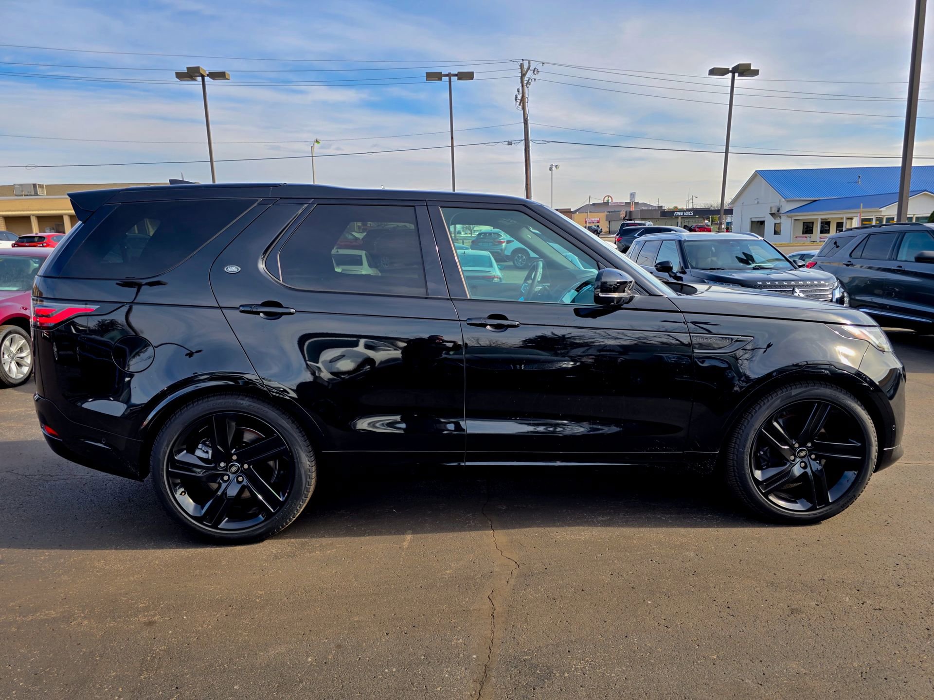 Used 2025 Land Rover Discovery Dynamic SE AWD/4WD image 14