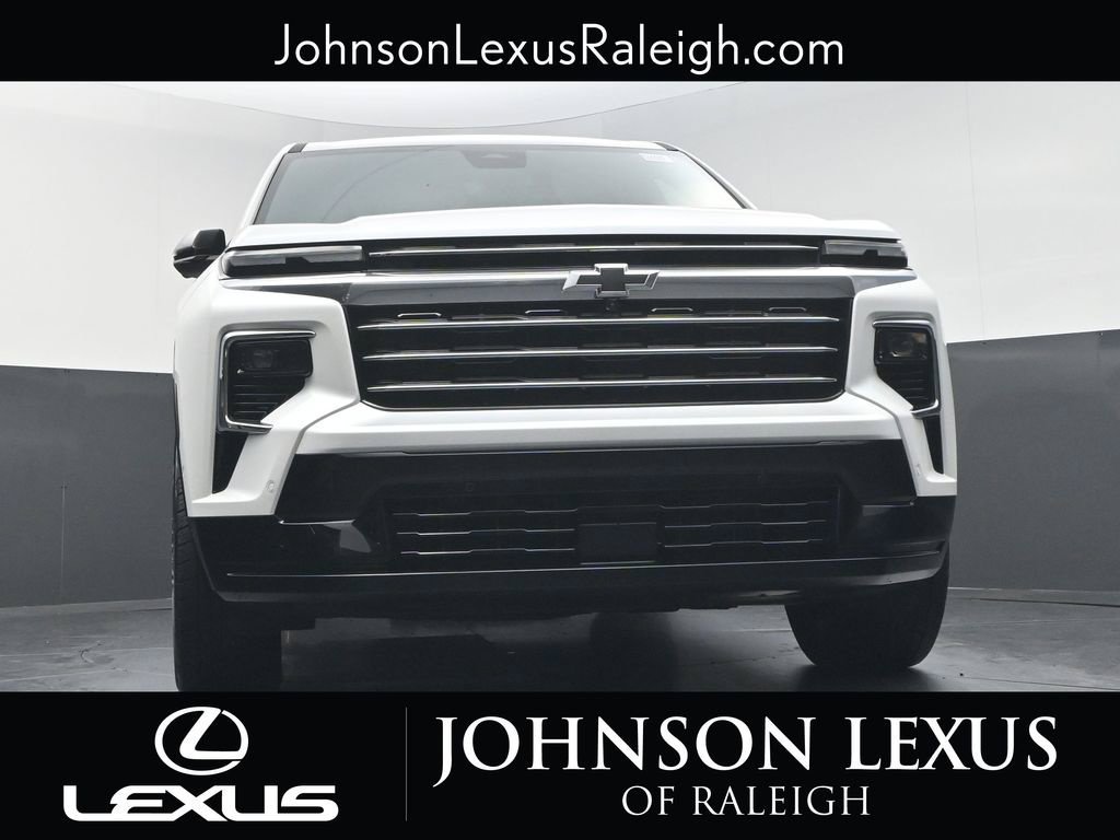 Used 2025 Chevrolet Traverse High Country FWD image 15