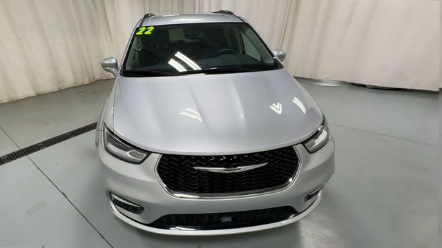 Used 2022 Chrysler Pacifica Touring-L image 3