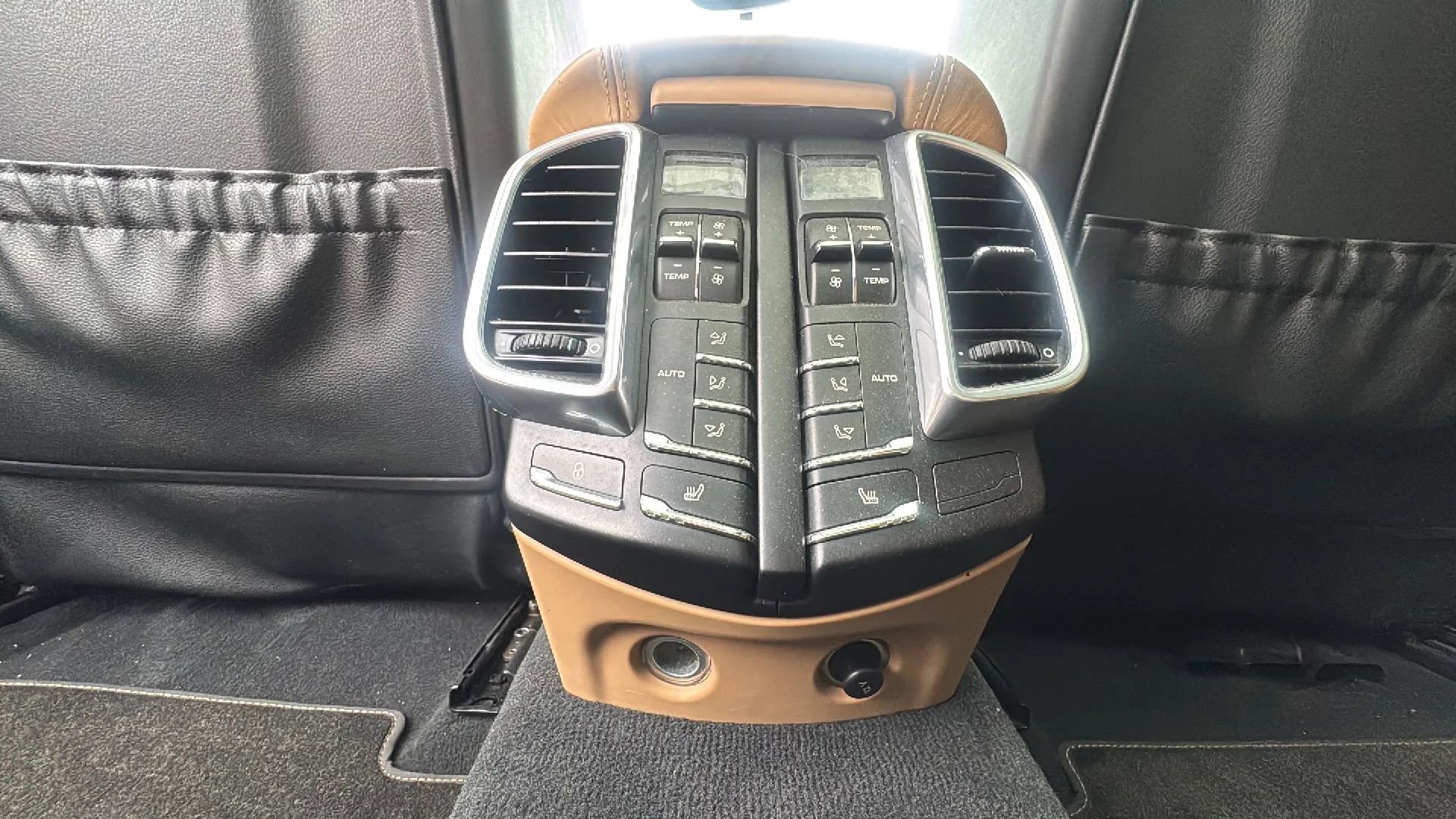 Used 2014 Porsche Cayenne Turbo S AWD/4WD image 18