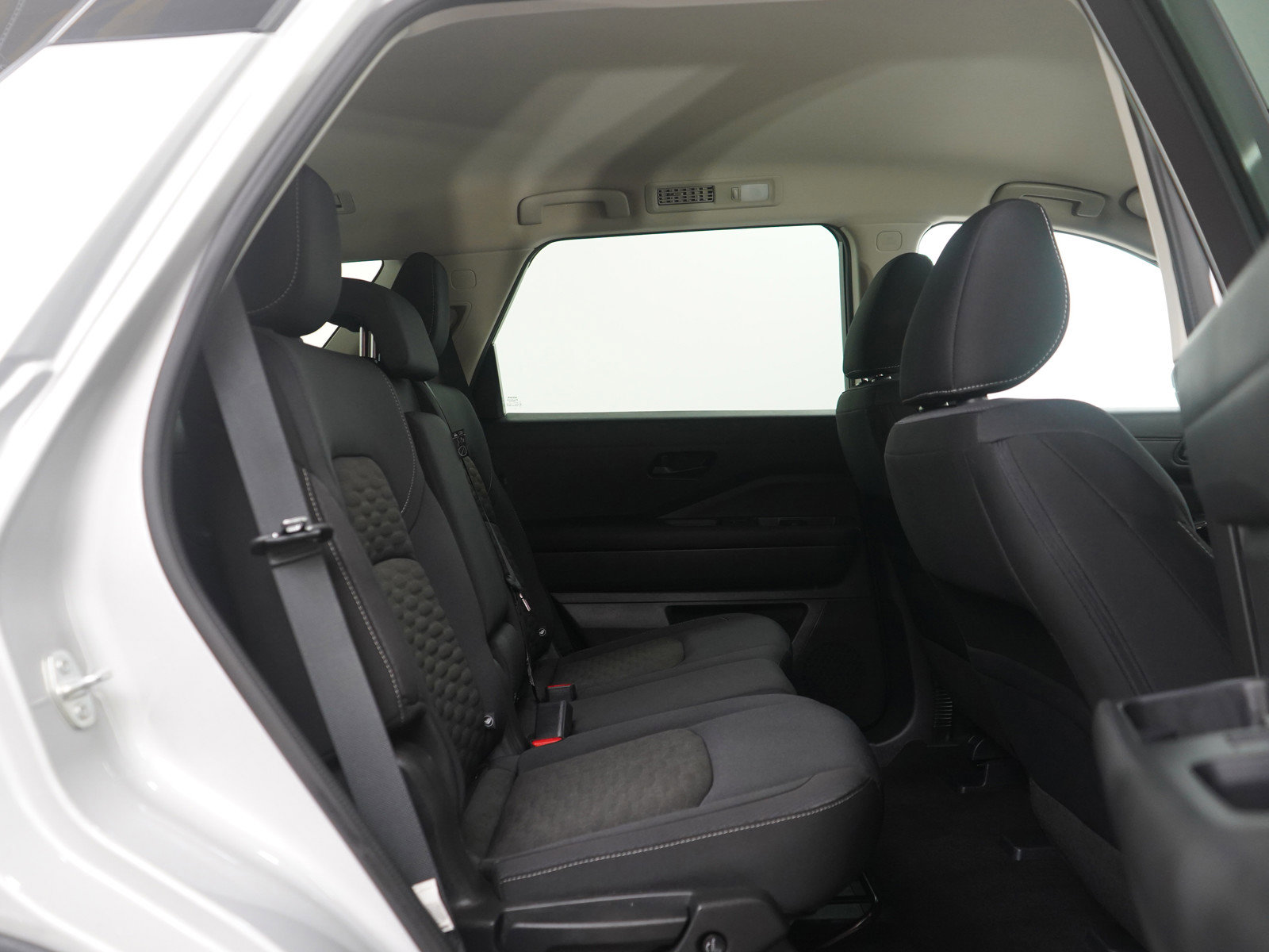 Used 2024 Nissan Pathfinder SV image 13