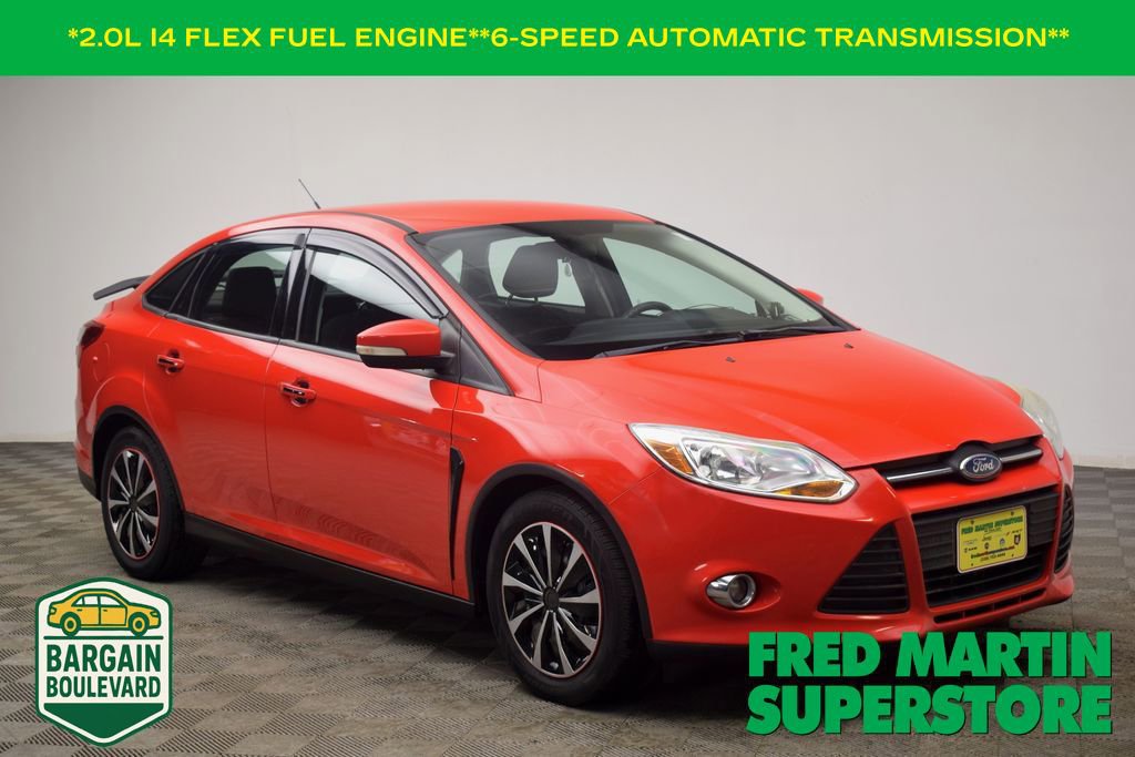 Used 2012 Ford Focus SE w/ SE Winter Pkg image 1