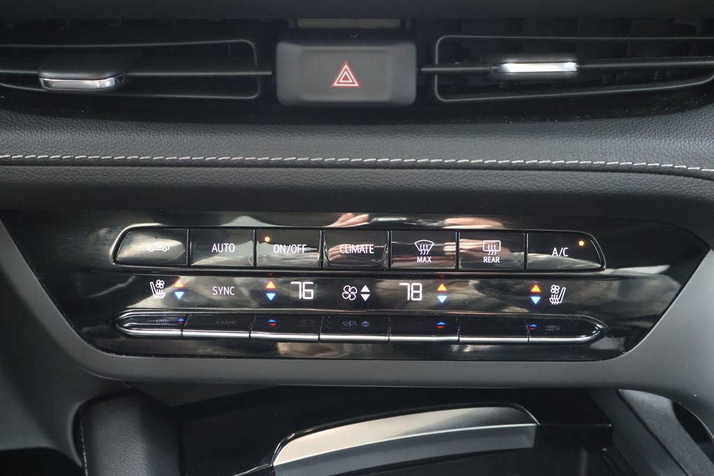 Used 2023 Buick Envision Avenir image 25