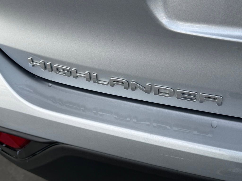 Used 2024 Toyota Highlander XLE AWD/4WD image 14