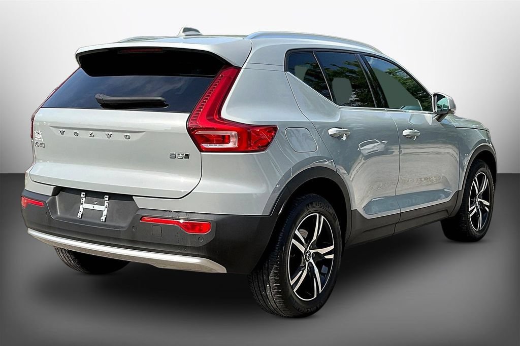 Used 2024 Volvo XC40 B5 Core AWD/4WD image 6