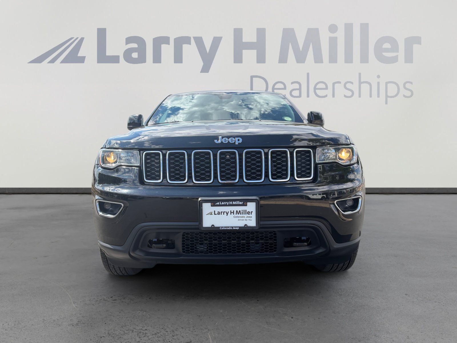 Used 2017 Jeep Grand Cherokee Laredo w/ Quick Order Package 23E AWD/4WD image 8