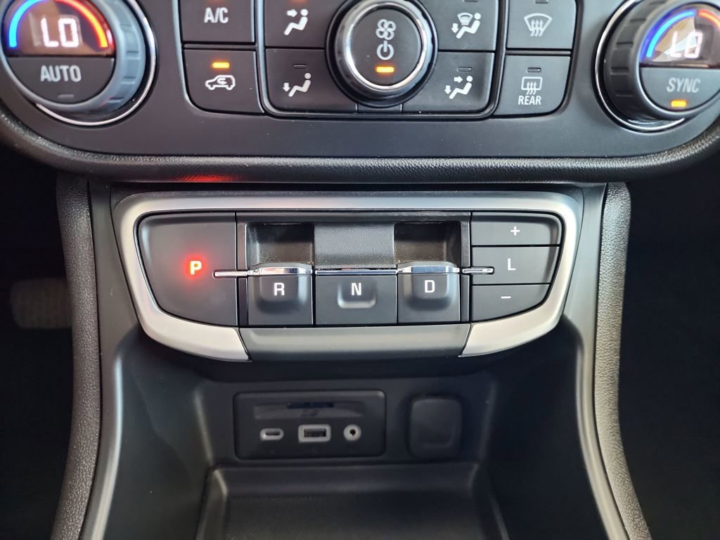 Certified 2024 GMC Terrain SLT image 28