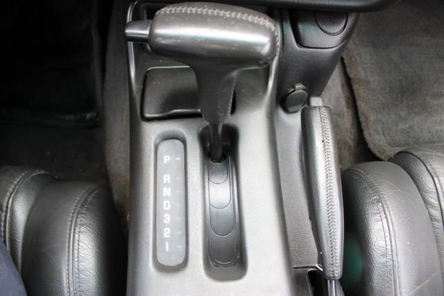 Used 2001 Pontiac Firebird Formula w/ Protection Group RWD image 25