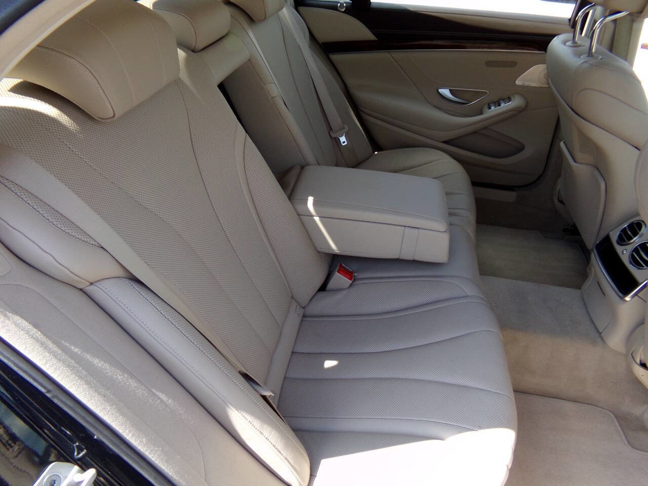 Used 2015 Mercedes-Benz S 550 4MATIC Sedan image 25