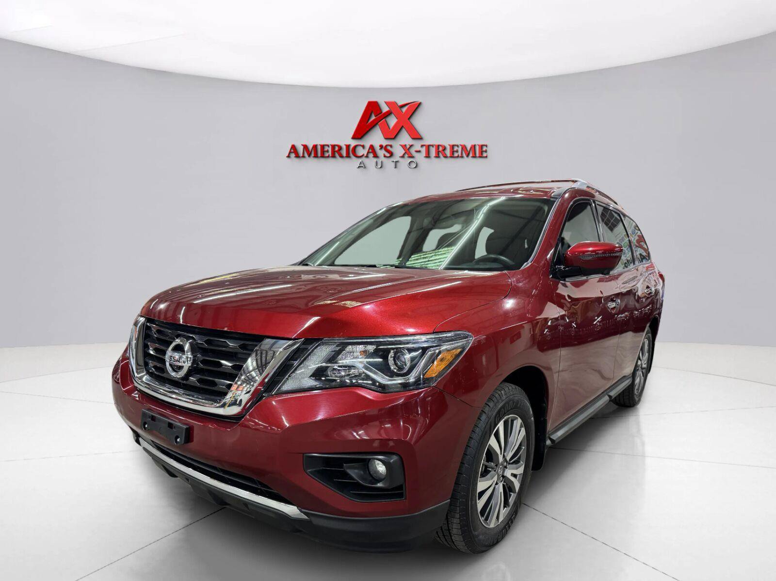 Used 2019 Nissan Pathfinder SL FWD image 2