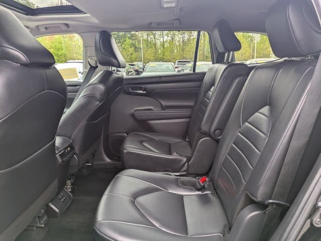 Certified 2024 Toyota Highlander XLE AWD/4WD image 18