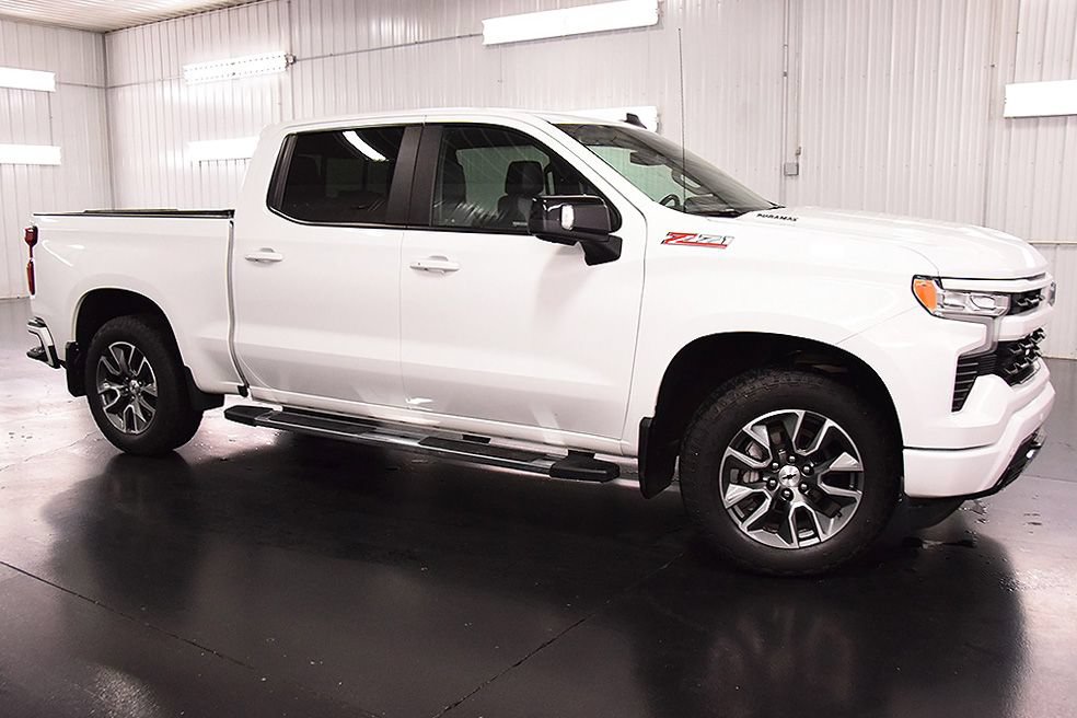 Used 2024 Chevrolet Silverado 1500 RST AWD/4WD image 9