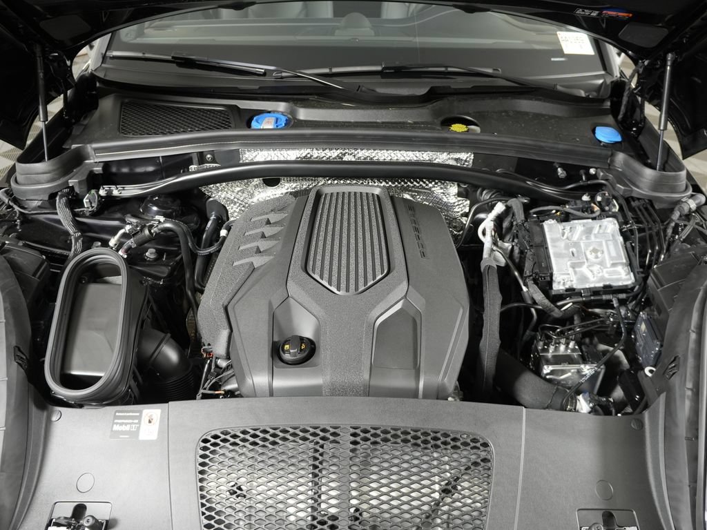 Certified 2026 Porsche Macan Turbo AWD/4WD image 40