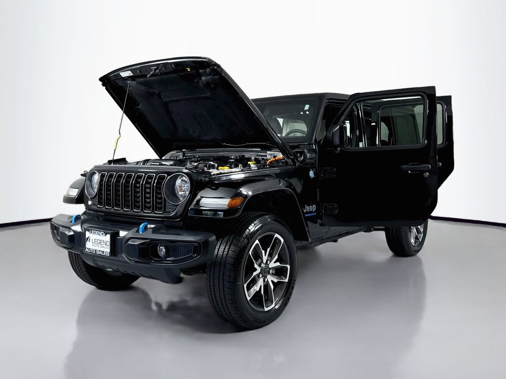 Used 2024 Jeep Wrangler Unlimited w/ Convenience Group AWD/4WD image 17
