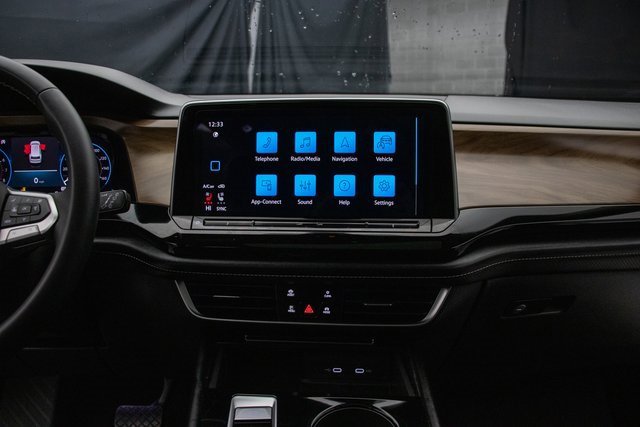 Used 2024 Volkswagen Atlas SE image 26