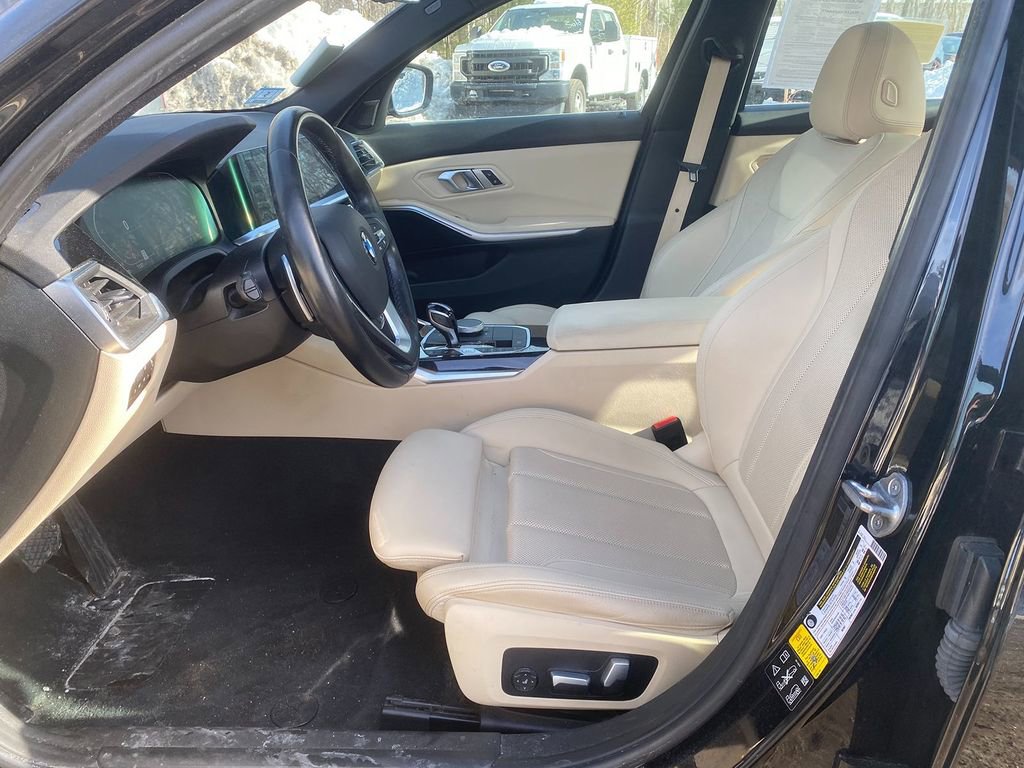 Used 2022 BMW 330i xDrive Sedan w/ Premium Package image 5