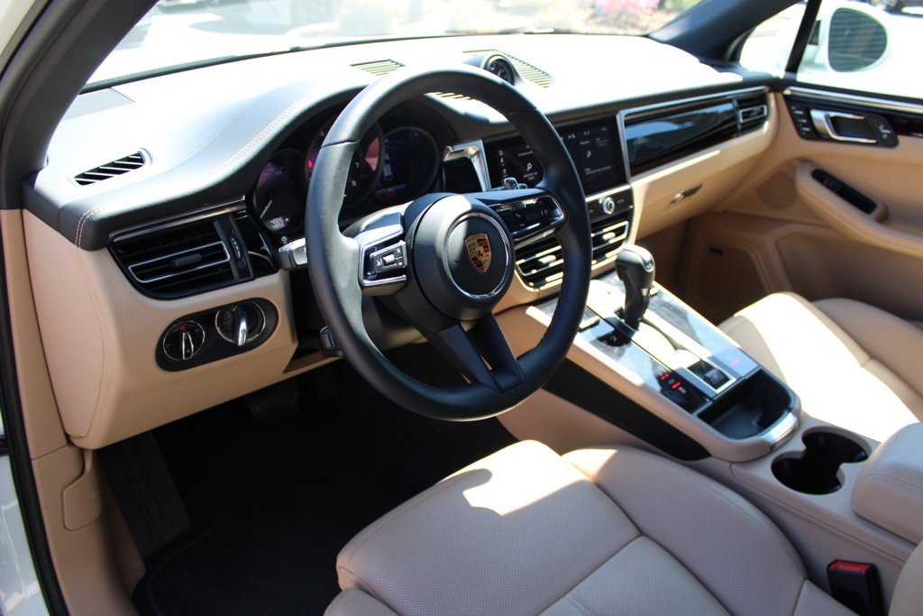 Used 2025 Porsche Macan image 4